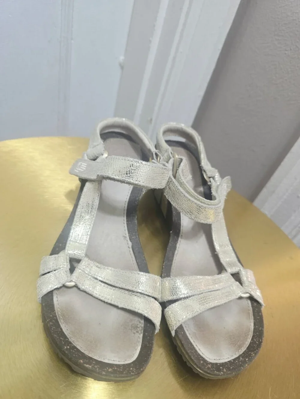 Teva Ventura Metallic Gold Leather Snake Print Sz 10 Wedge Strappy Sandals